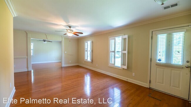 Foto del edificio - 3 br, 1.5 bath House - 102 Shirley Drive
