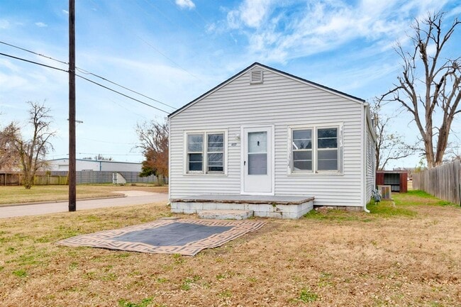 Building Photo - 457 S McComas St