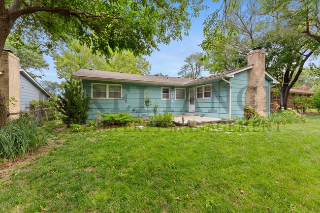 Building Photo - 6406 E Beachy Ave