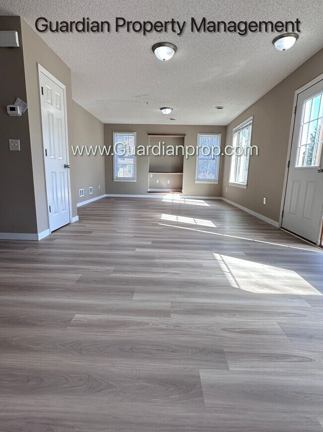Foto del edificio - Brooklyn Park End Unit Town Home, Dishwasher, Washer/Dryer, Dedicated Office