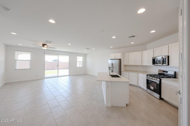 Building Photo - 7841 W Staghorn Rd