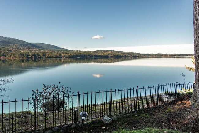 Foto del edificio - Beautiful Custom Home Overlooking Sequim Bay