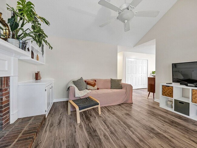 Foto del edificio - 1007 Chevis St