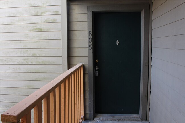 Building Photo - 16111 Aspenglen Dr