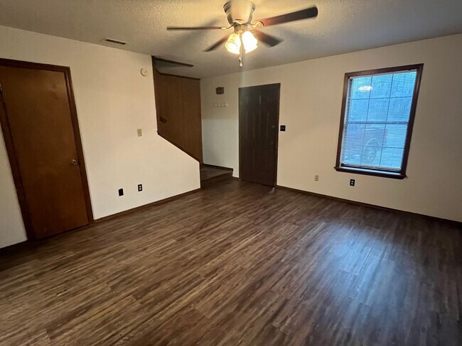 Foto del edificio - 602 W 6th St