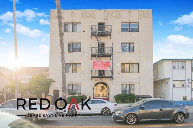 Foto del edificio - Gorgeous Studio with Stunning Hardwood Sty...