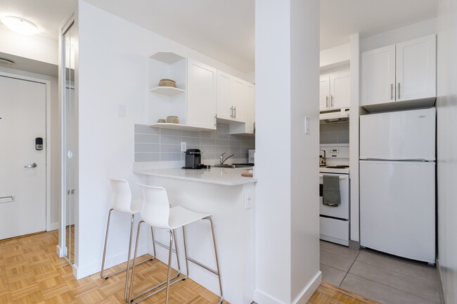 Building Photo - Somerset