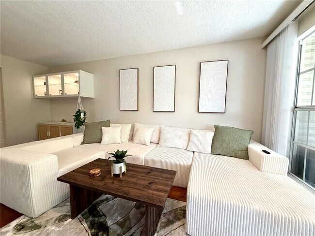 Foto del edificio - 6905 Lake Pl Ct