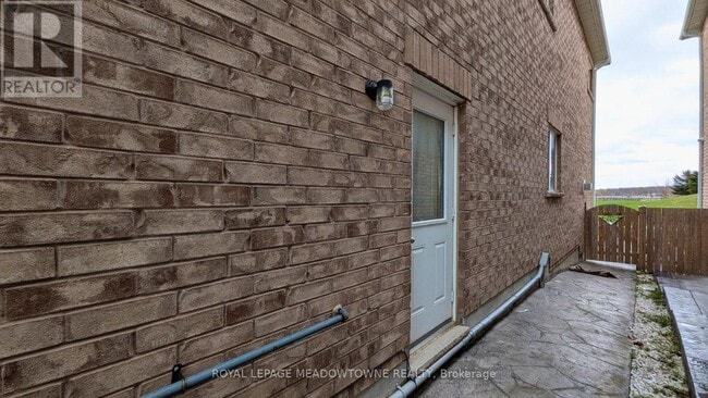 Building Photo - 120 Morden Dr