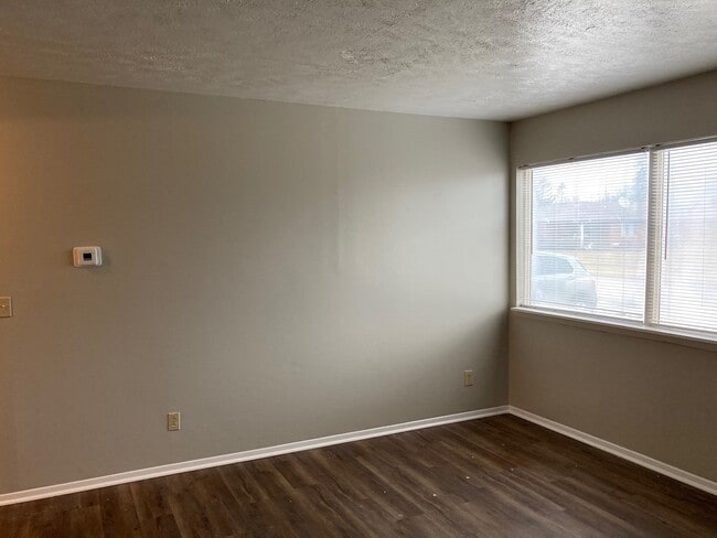 Building Photo - Green Town Apartments