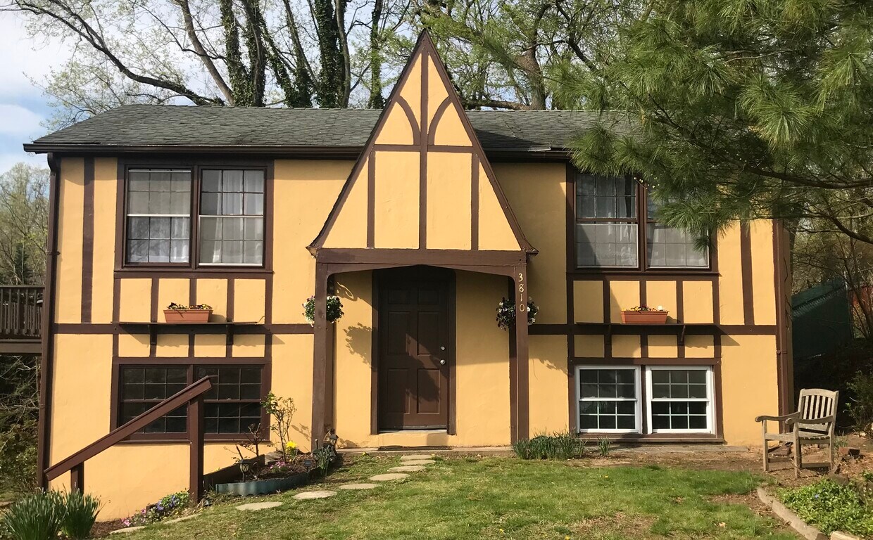 Primary Photo - 3810 Bayview Dr