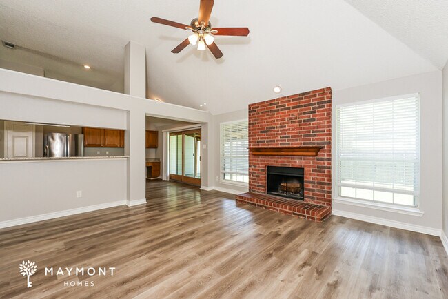 Foto del edificio - 819 Crooked Creek Ln