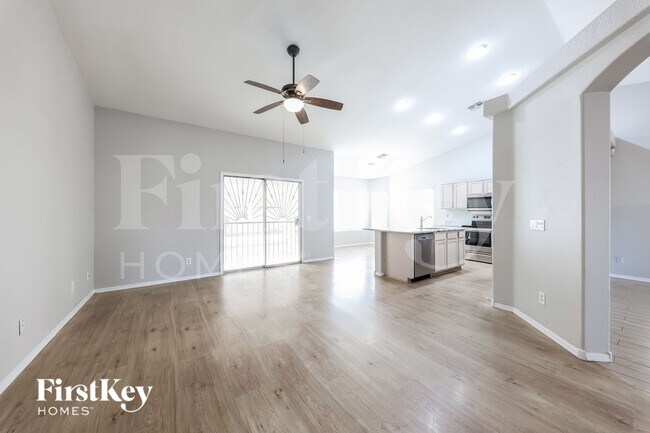 Foto del edificio - 8507 W Palm Ln