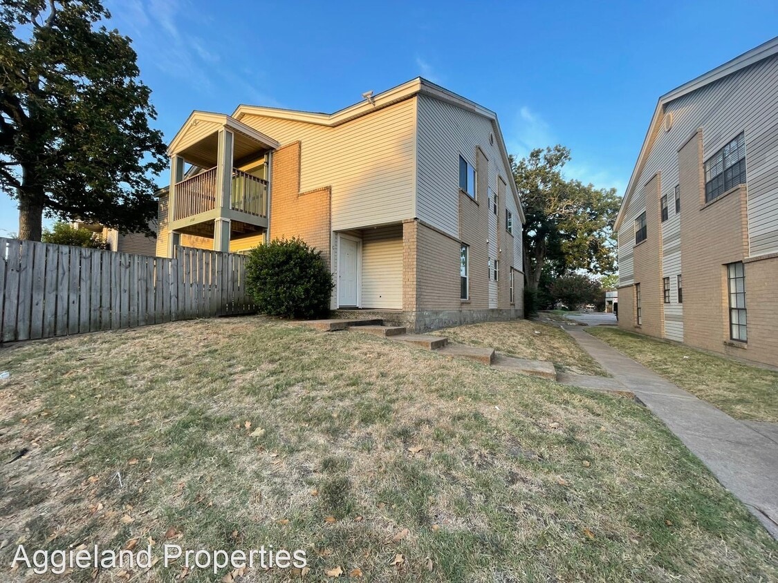 Primary Photo - 2 br, 2 bath House - 1108 Autumn Circle - C