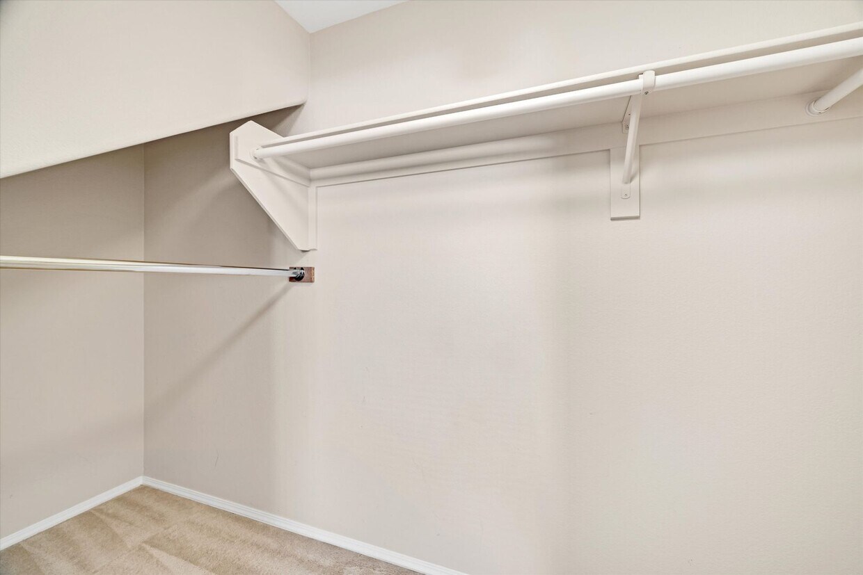 Foto principal - Downstairs Condominium