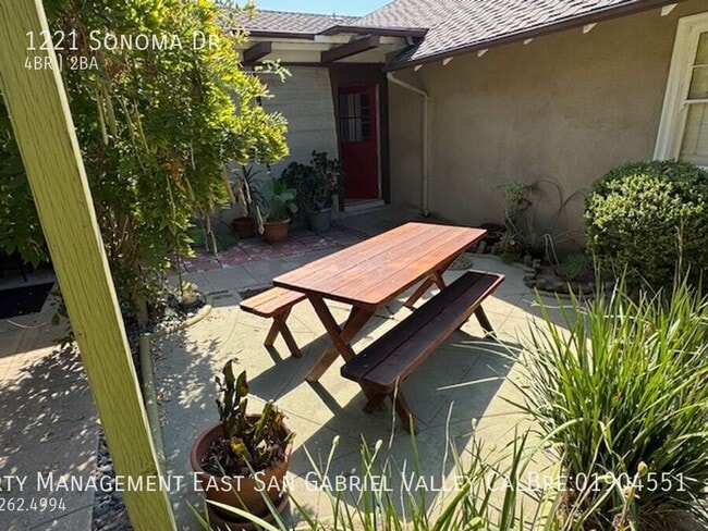 Foto del edificio - 1221 Sonoma Dr