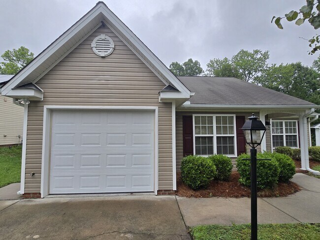 Foto del edificio - 2447 Mid Salem Dr