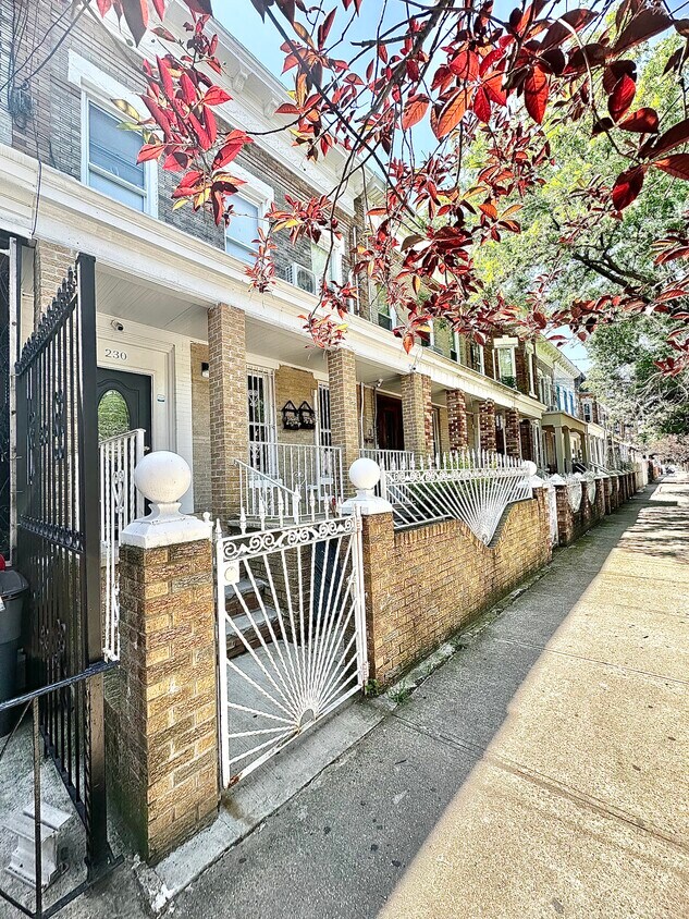Primary Photo - 230 Etna St