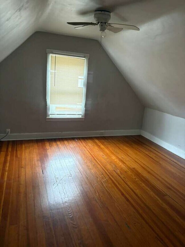 Foto del edificio - 1559 Ambrose Ave