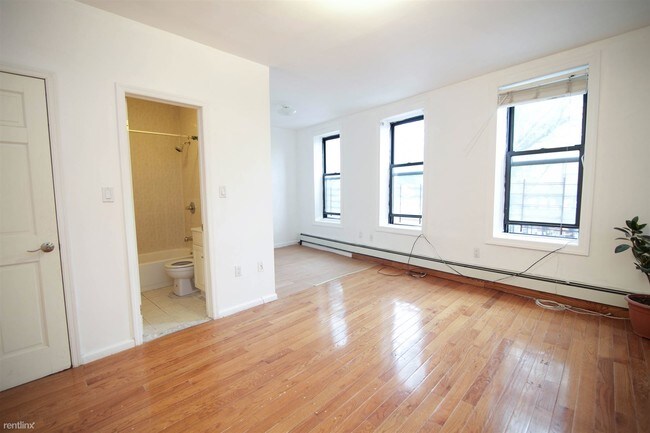 Building Photo - 6079 Myrtle Ave