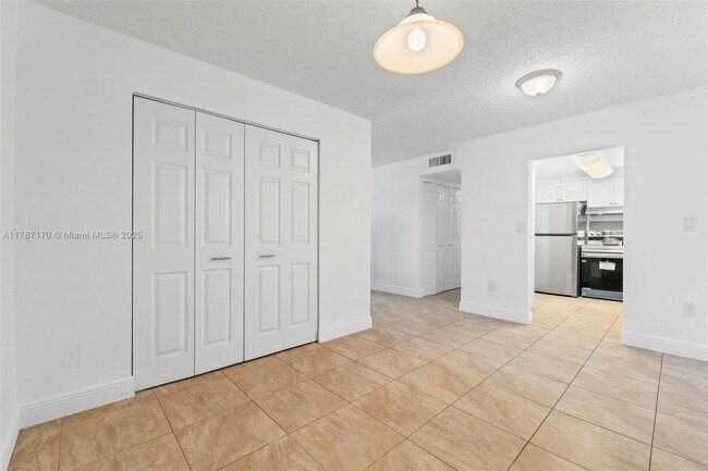Foto del edificio - 9375 Fontainebleau Blvd