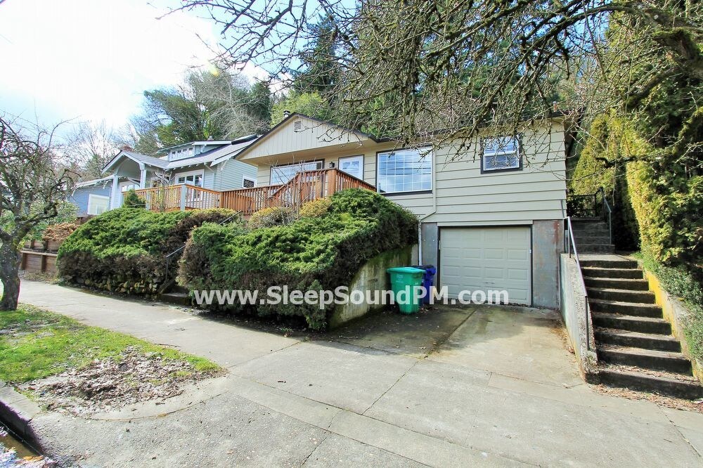 Foto principal - 5735 SW Corbett Ave