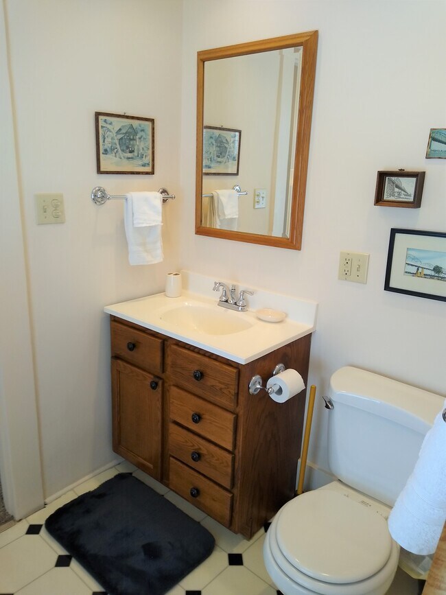 Baño - 301 2nd W St