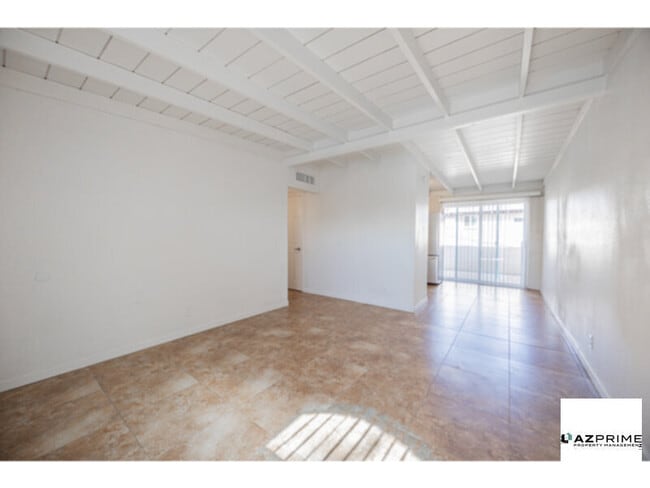 Building Photo - Welcome to this Charming Chandler 1/1 Apartment Unit!
