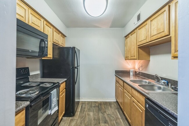 Foto del edificio - Canter Pointe