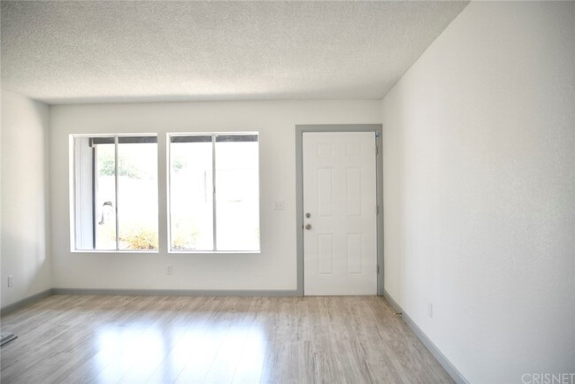 Livingroom - 17715 Lakespring Ave