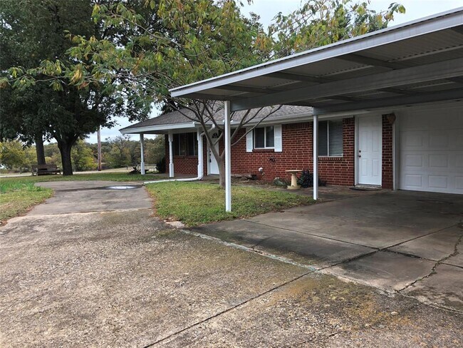Building Photo - 202 Tennie Dr