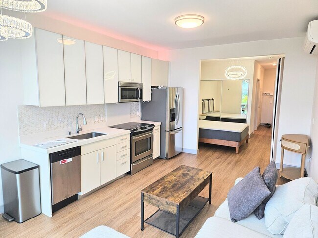 Building Photo - Townhomes at the Collection Kakaako Furnis...
