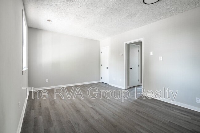 Building Photo - 3807 Woodlawn St