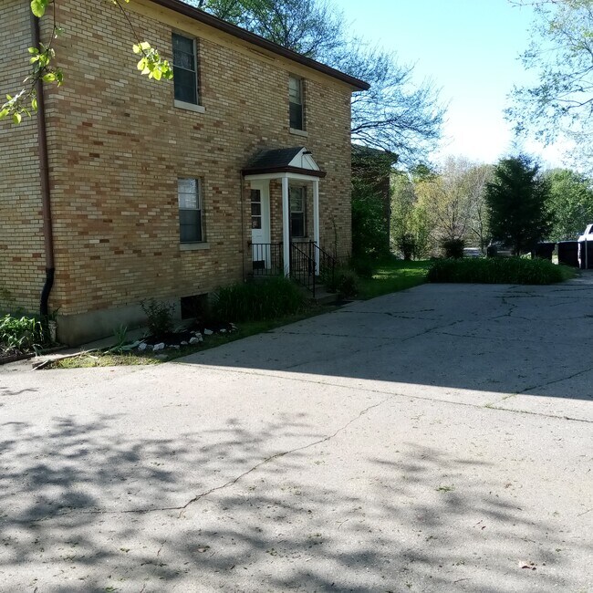 Rear Parking Lot - 319 Ridgedale Rd