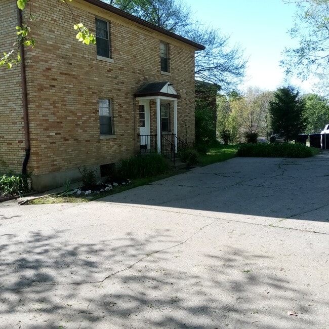 Rear Parking Lot - 319 Ridgedale Rd