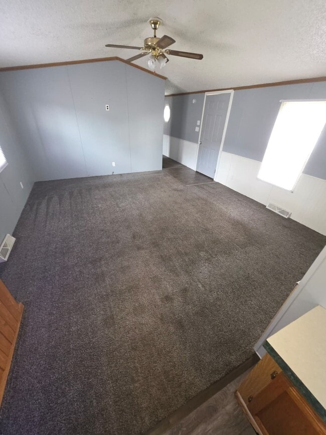 Building Photo - 905 W 37th Ave