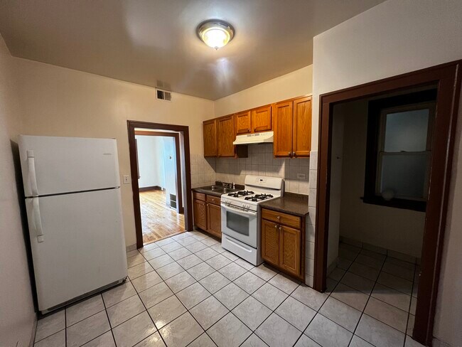 Building Photo - 4954 W Dickens Ave
