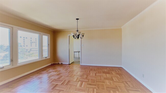 Dining - 17 Lupine Ave