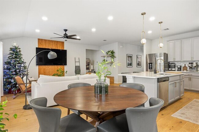 Foto del edificio - 6604 Coalinga Ln