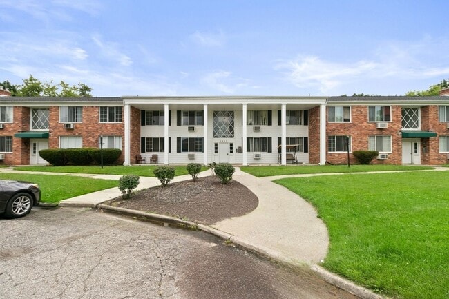 Interior Photo - Potomac Village