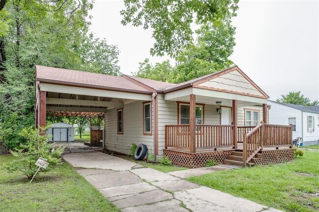 Building Photo - 516 E Rickenbacker Dr