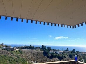 Building Photo - 6526 Ocean Crest Dr
