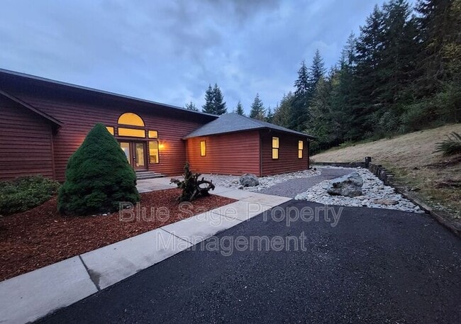 Building Photo - 1965 Baker View Dr