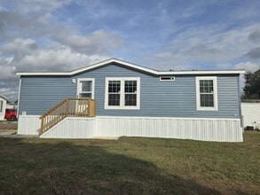Building Photo - 201 Oak Ln