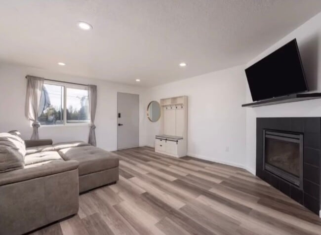 Building Photo - Reed Market