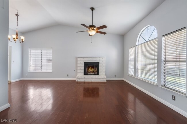 Foto del edificio - 5761 Cloverleaf Cir
