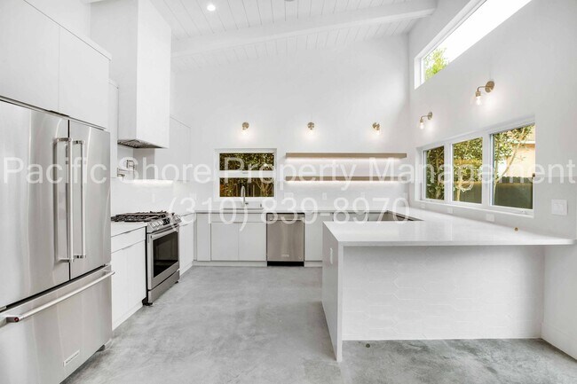Foto del edificio - 2721 Burkshire Ave