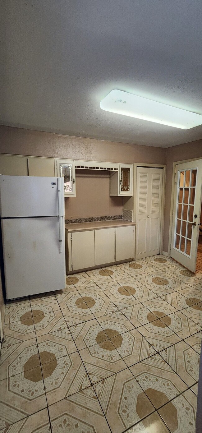 Building Photo - 968 Garapan St