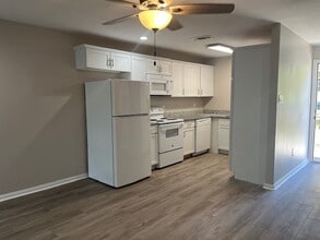 Building Photo - 1572 E Pine Lake Cir