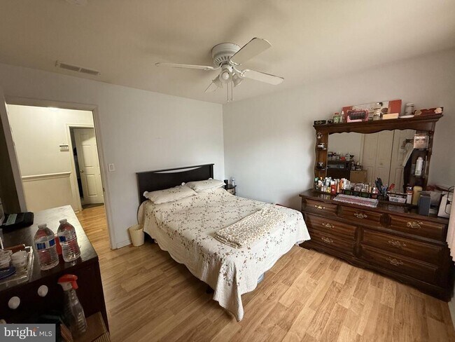 Foto del edificio - 4705 Grenwich Ln